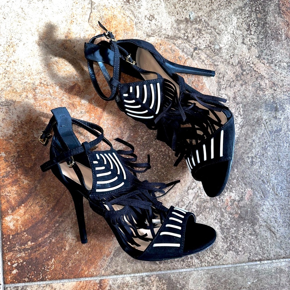 Women’s Pumps Sandals NIB Black faux suede